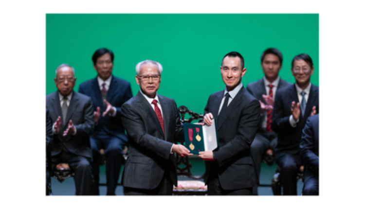 Melco’s “House Of Dancing Water” Team Is Honored With Medal Of Merit – Tourism By Macao Government For Tourism Contributions