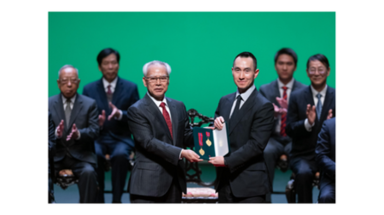 Melco’s “House Of Dancing Water” Team Is Honored With Medal Of Merit – Tourism By Macao Government For Tourism Contributions